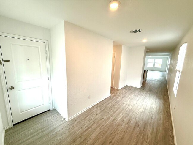 Foto del edificio - **APPLICATION RECEIVED** **MOVE IN SPECIAL...