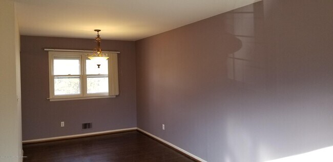 Building Photo - 552 Duchess Ct