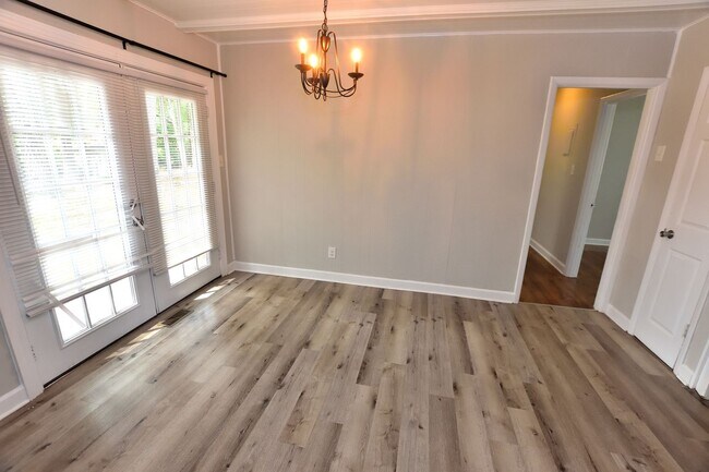 Foto del edificio - 1533 Beverly Rd