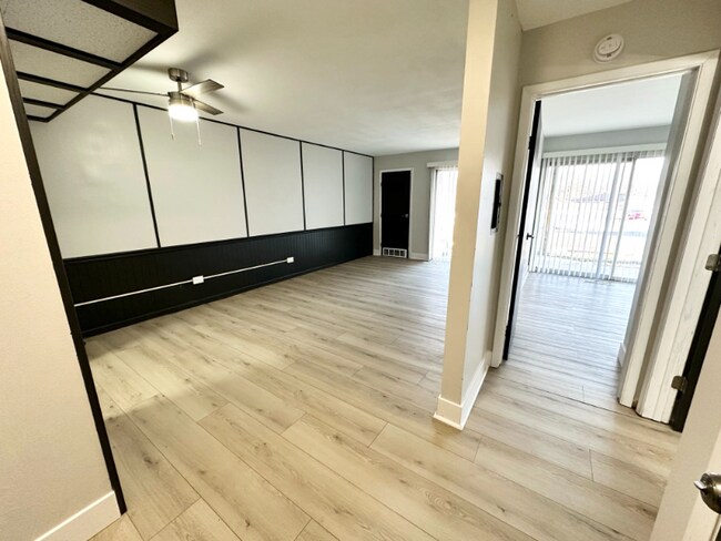 Foto del edificio - 4455 Charles St