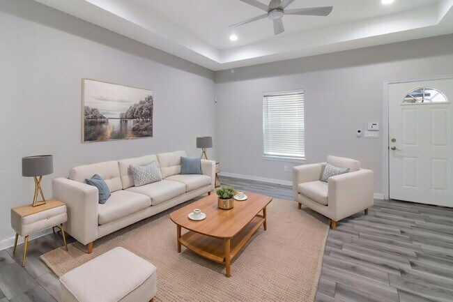 Building Photo - 1634 Playa Dr