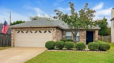 Building Photo - 717 King St