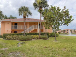 Building Photo - 251 SW Palm Dr