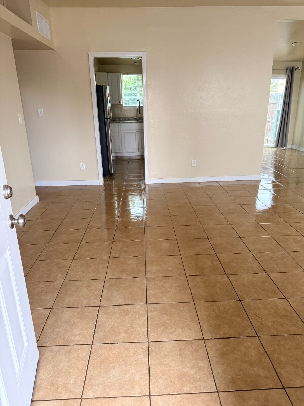 Foto del edificio - 755 E Holaway Dr