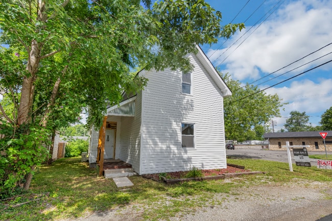 Building Photo - 498 Johnson Ave