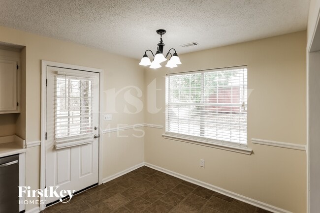 Building Photo - 102 Carriage Dr