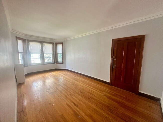 Building Photo - 4830 W Addison St