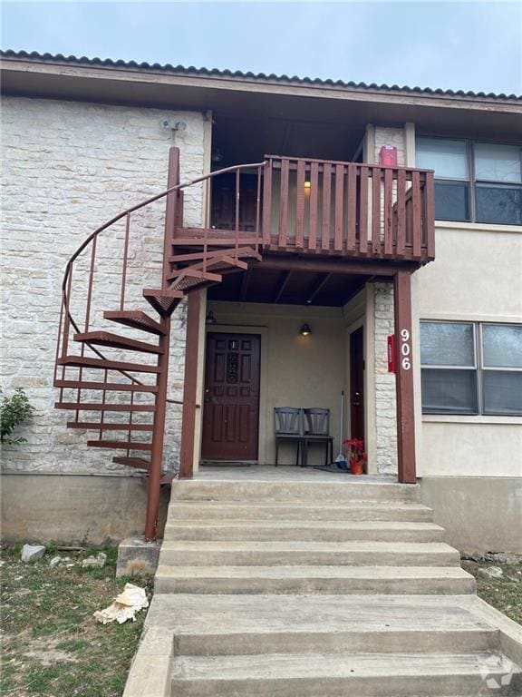Building Photo - 906 N LBJ Dr