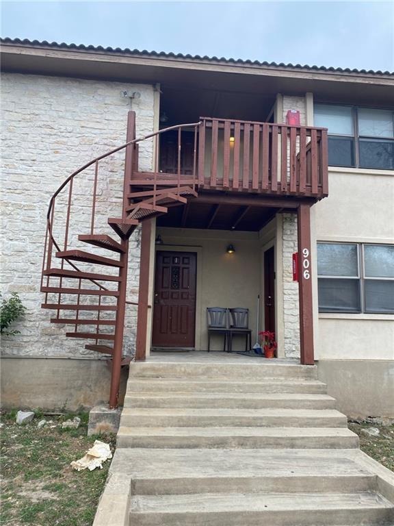 Building Photo - 906 N LBJ Dr