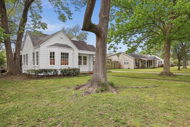 Foto del edificio - 2565 Harrison Ave