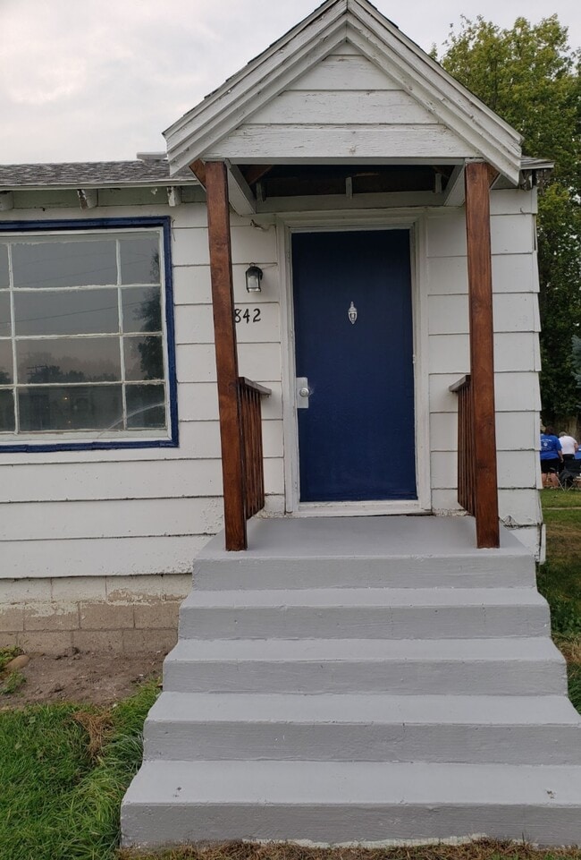 Building Photo - 1842 Almo Ave