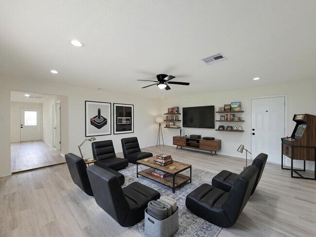 Foto del edificio - This beautifully remodeled 3-bedroom, 2-bathroom home in the heart of Lake Jackson, Texas, offers...