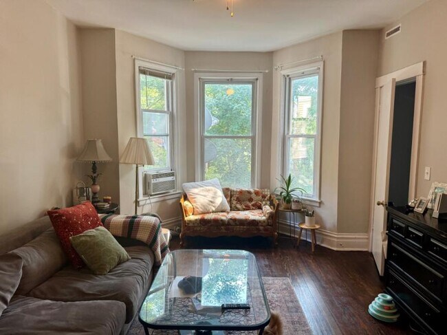 Foto del edificio - 3 bedroom in Chicago IL 60657