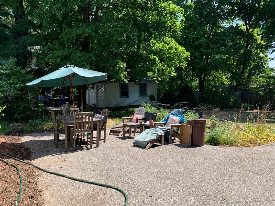 50 Hartford St Unit 1, Newton, MA 02461 50 Hartford St Newton, MA