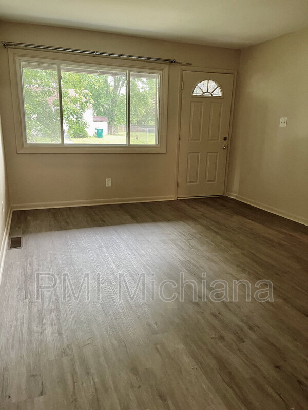 Foto del edificio - 709 E Seventh St