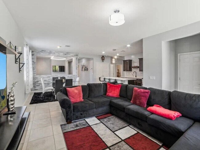 Foto del edificio - Modern and Spacious 3 Bedroom Home, Centra...