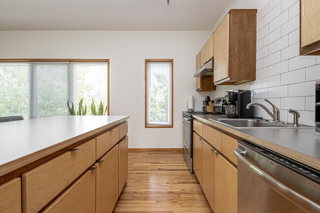 Building Photo - 1001 McMath Ave