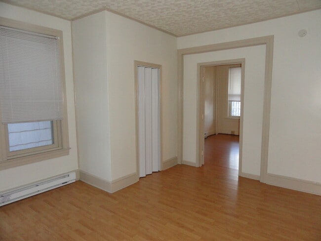 Building Photo - 1st Floor 2 Bedroom Apt in Central School ...