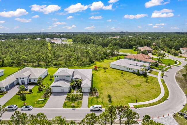Building Photo - 2989 SW Goldenglow Dr