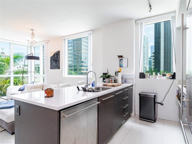 Foto del edificio - 2 br, 2 bath Condo - 500 Brickell Ave