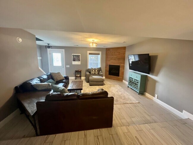 Foto del edificio - 3-bedroom, 2.5 bathroom partially furnished home in Saint Joseph