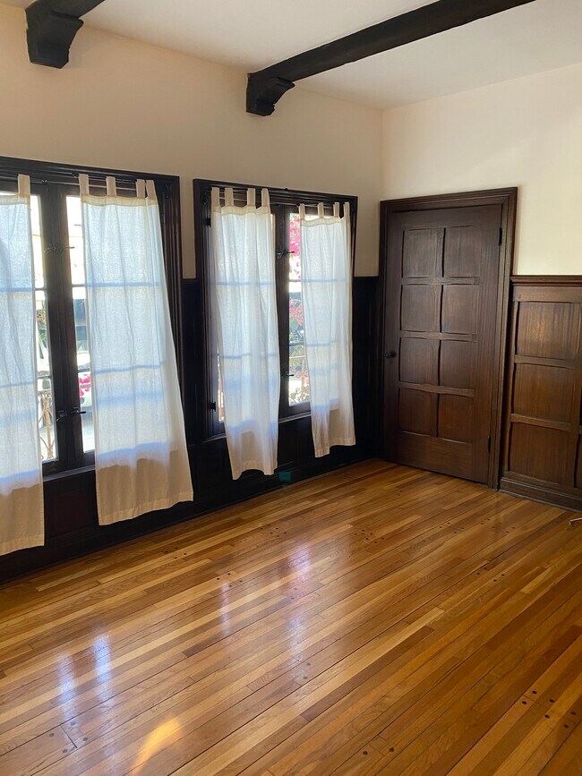 Foto del edificio - 414 N Sycamore Ave