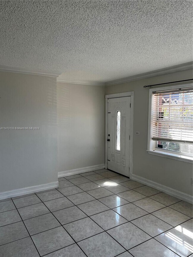 Foto del edificio - 1141 NW 30th Ct