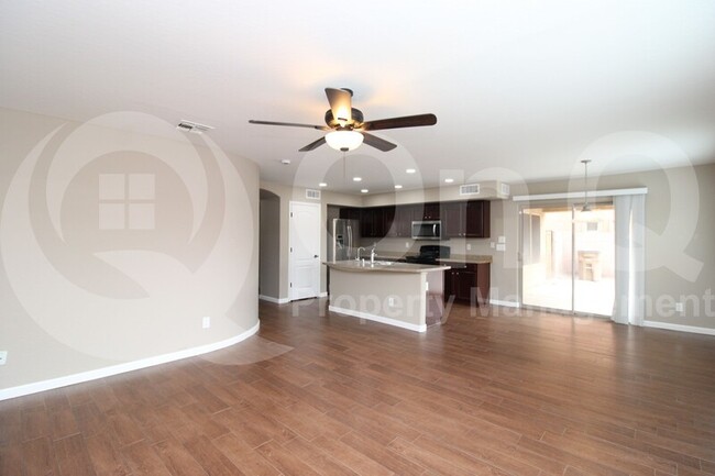 Foto del edificio - 2736 S 155th Ln