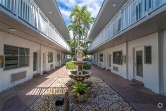 Building Photo - 7640 Carlyle Ave