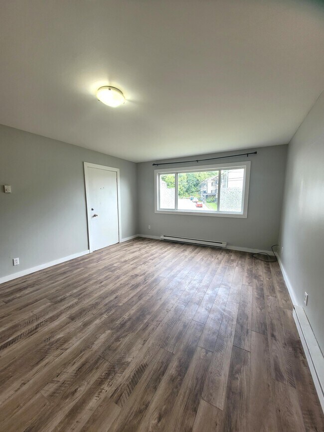 Photo du bâtiment - 1034-1033 3 Ave W