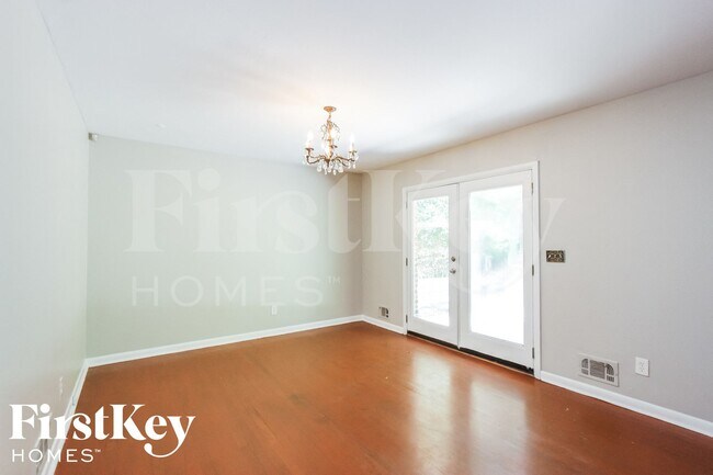 Foto del edificio - 2739 Sherlock Dr