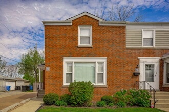 Building Photo - 5638 W Carmen Ave