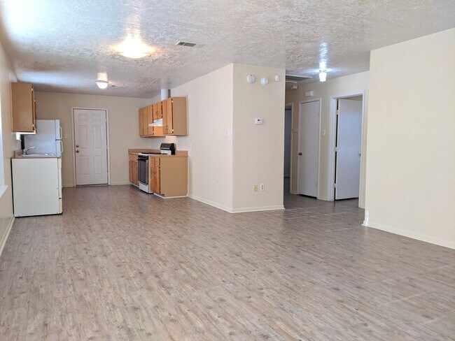 Foto del edificio - IMMEDIATE MOVE IN!!!  Spacious 2 Bed, 1 Ba...