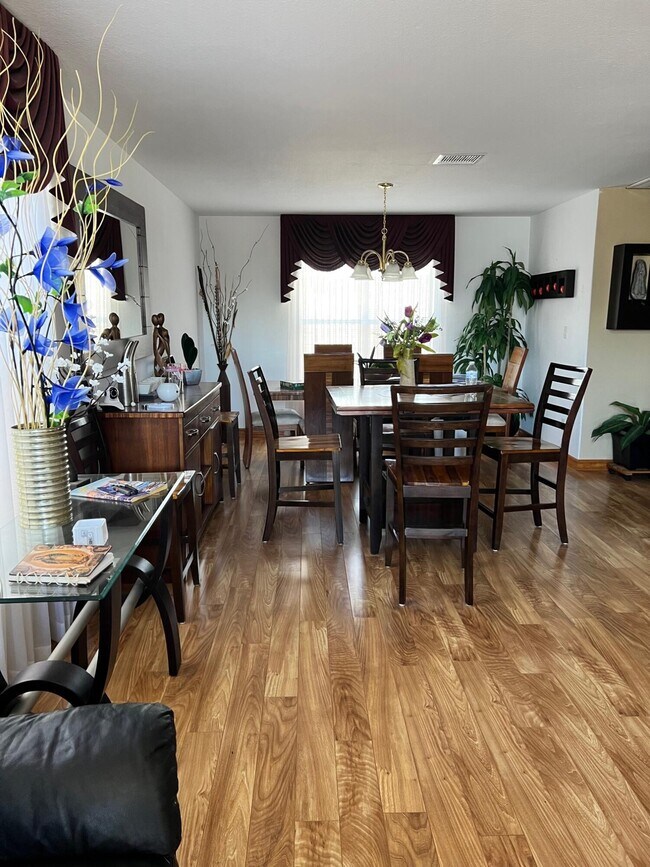 Building Photo - 7105 Tierra Roja St