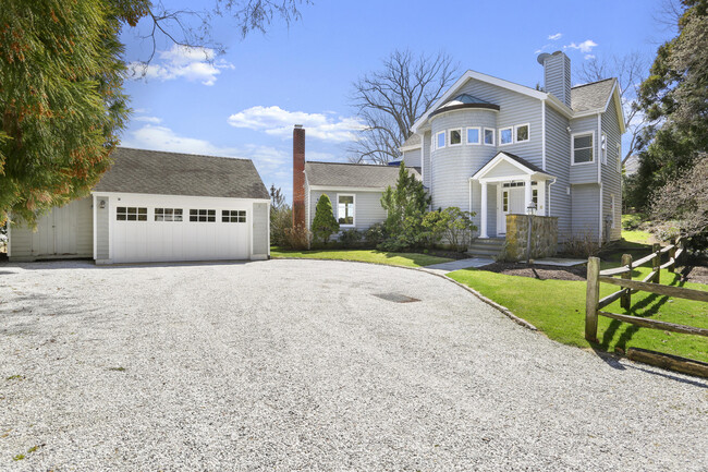 Foto del edificio - 36 Shore Rd
