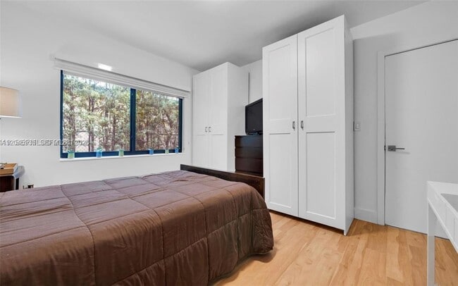 Foto del edificio - 375 SW 32nd Rd