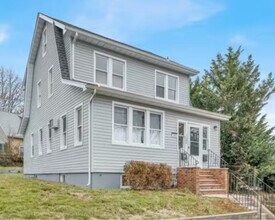 Building Photo - 1084 Pine Ave