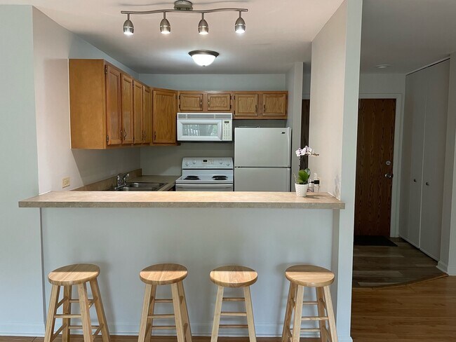 Foto del edificio - 6020 Oakwood Dr