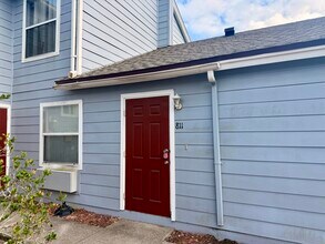 Building Photo - 811 Orchid Dr