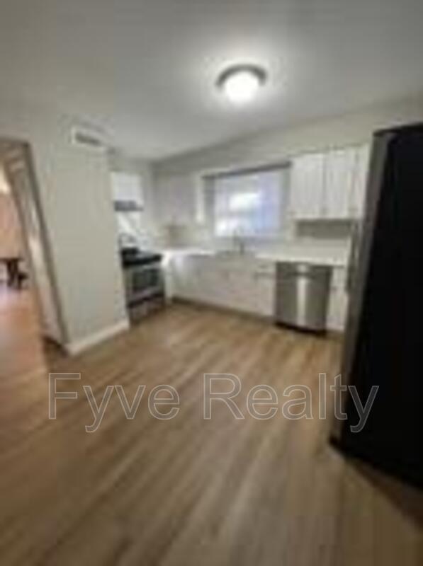 Building Photo - 136 Susan Dr