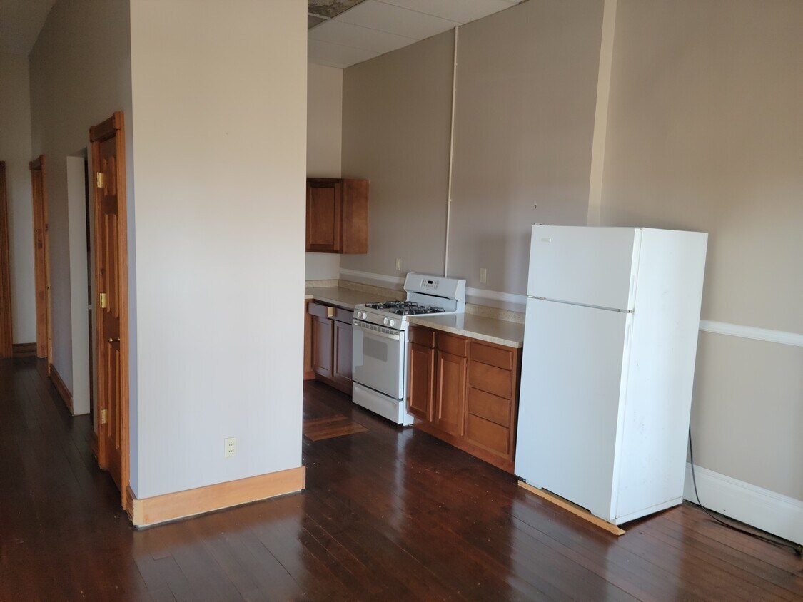 51 E Broadway Ave Unit 300, Fairfield, IA 52556 Apartments in