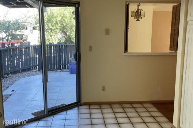 Building Photo - 2 br, 2 bath Townhome - 4558 E Sunrise Dr