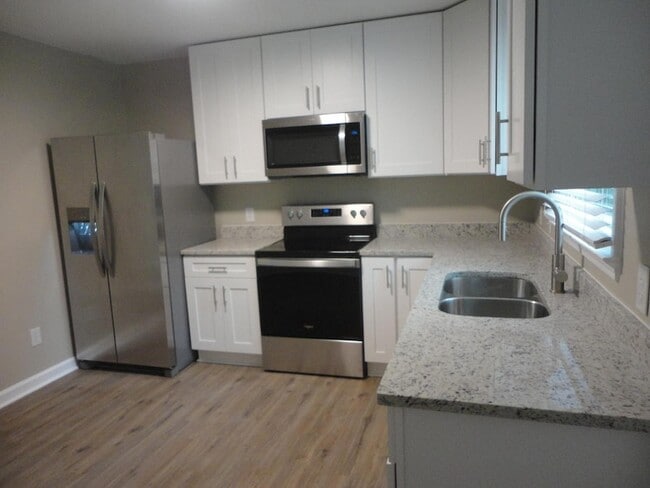 Building Photo - 137 W Barbee St