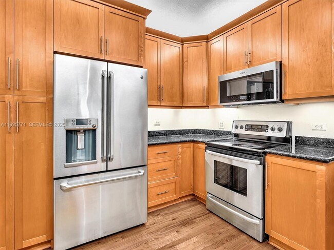 Foto del edificio - 2443 N Meridian Ave