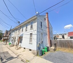 Building Photo - 1131 Oak St