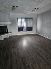 Building Photo - 1815 W 40th St