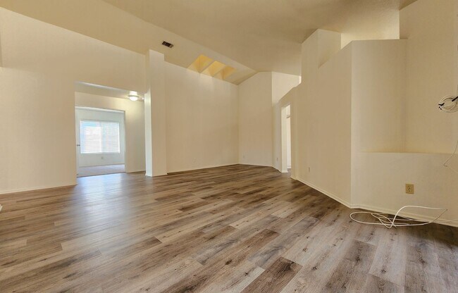 Building Photo - Spacious 4 Bedroom, 2 Bath, Single-Story H...