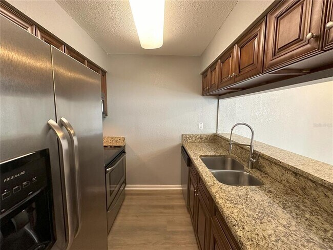 Building Photo - 5440 S MacDill Ave