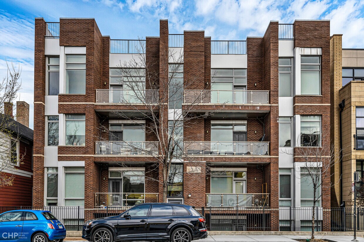 Foto principal - 2140 W Armitage Ave