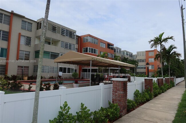 Foto del edificio - 1850 NE 169th St